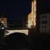 Aarebrücke und schwarzer Turm zur Adventszeit