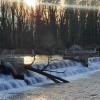 Wehr am Aarekanal in winterlich kalter Stimmung