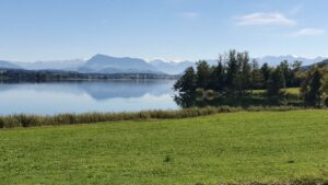 Blick zurück über den Baldeggersee, zur Rigi